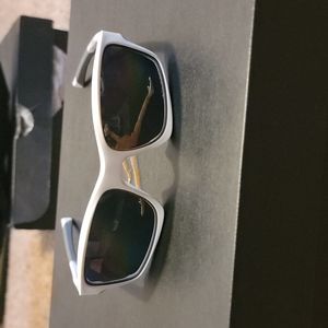 Oakley chain link